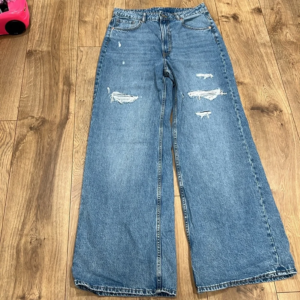 H&M Jeans. Like New. Little Stretch - Picture 2 of 3